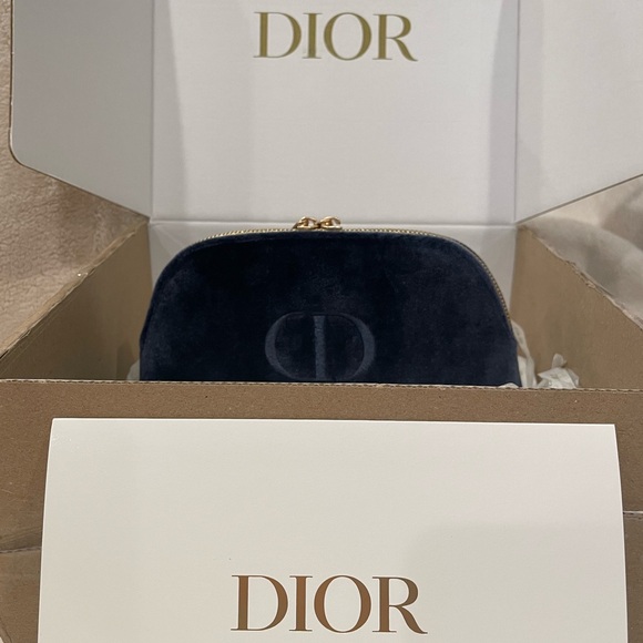 DIOR Velvet Makeup Pouch - Picture 3 of 8